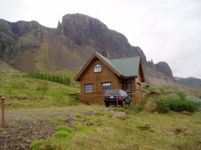 Отель Vindheimar Cottage - Great View - Hot Tub  Kópavogur